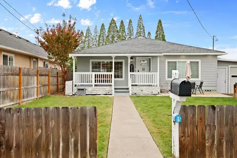 833 Hazel St, Central Point, OR 97502