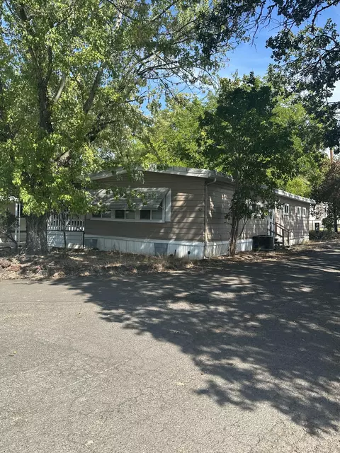 421 Stevens Rd #52, Eagle Point, OR 97524
