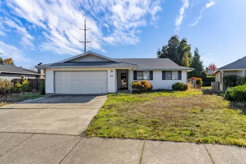 3046 Crystal Mountain Ave, Medford, OR 97504
