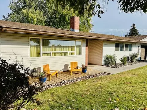 10119 Wright Ave, Klamath Falls, OR 97603 photo 2