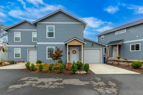 205 Dano Dr, Phoenix, OR 97535