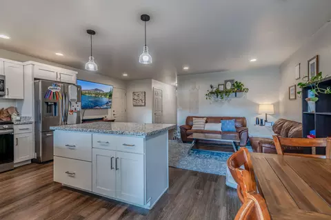 Kitchen - 205 Dano Dr, Phoenix, OR 97535 photo 1 of 3