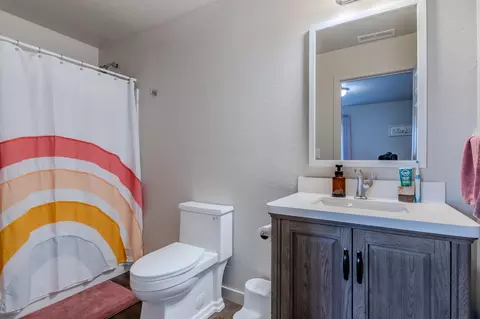 Bath - 205 Dano Dr, Phoenix, OR 97535 photo 3 of 3