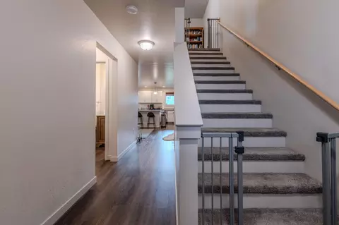 Entry Way - 205 Dano Dr, Phoenix, OR 97535 photo 2 of 4