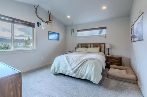 Bedroom - 205 Dano Dr, Phoenix, OR 97535 photo 3 of 6