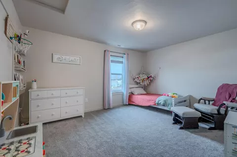 Bedroom - 205 Dano Dr, Phoenix, OR 97535 photo 5 of 6