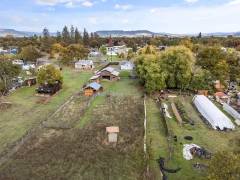 445 Orr Dr, Central Point, OR 97502 photo 32