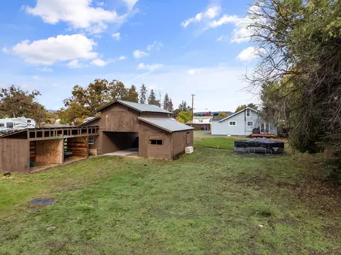 445 Orr Dr, Central Point, OR 97502 photo 28