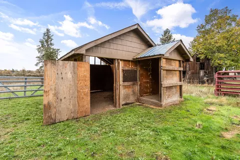 445 Orr Dr, Central Point, OR 97502 photo 23