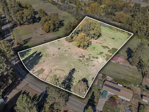 4490 Averill Dr, Grants Pass, OR 97526