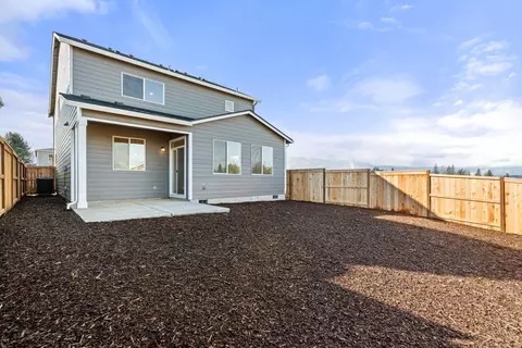 Exterior - 151 Valemont Dr #39, Eagle Point, OR 97524 photo 5 of 7