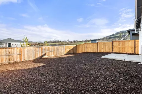 Exterior - 151 Valemont Dr #39, Eagle Point, OR 97524 photo 3 of 7