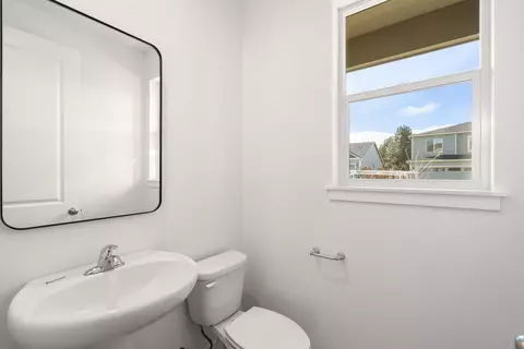 Bath - 151 Valemont Dr #39, Eagle Point, OR 97524 photo 1 of 3