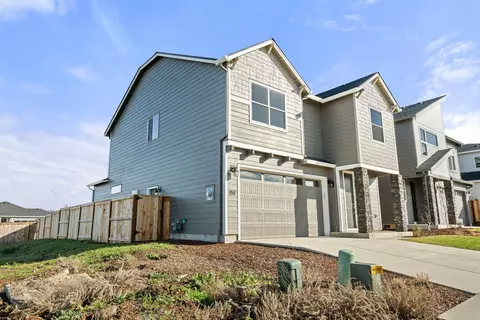 Exterior - 151 Valemont Dr #39, Eagle Point, OR 97524 photo 2 of 7