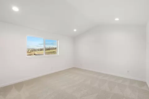 Bedroom - 151 Valemont Dr #39, Eagle Point, OR 97524 photo 1 of 7