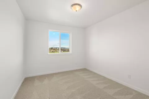 Bedroom - 151 Valemont Dr #39, Eagle Point, OR 97524 photo 6 of 7