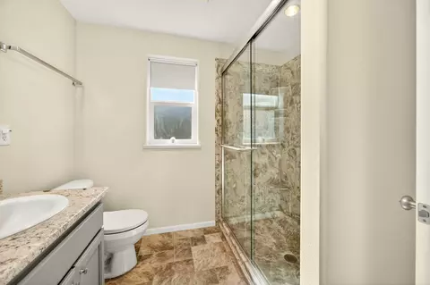 Bath - 826 Crystal Dr, Eagle Point, OR 97524 photo 1 of 3