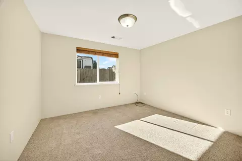 Bedroom - 826 Crystal Dr, Eagle Point, OR 97524 photo 3 of 7