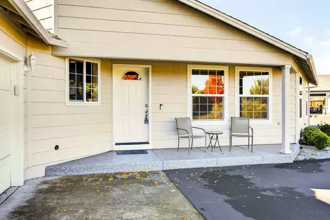 Exterior - 826 Crystal Dr, Eagle Point, OR 97524 photo 1 of 12