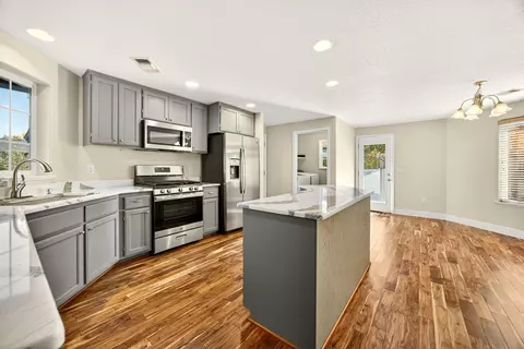 Kitchen - 826 Crystal Dr, Eagle Point, OR 97524 photo 1 of 7