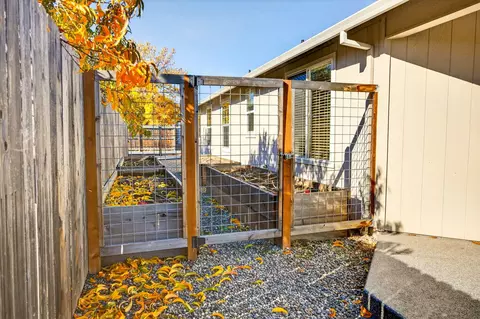 Exterior - 826 Crystal Dr, Eagle Point, OR 97524 photo 7 of 12