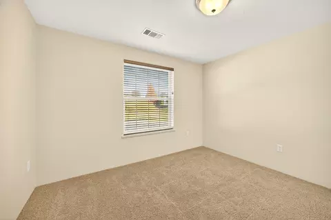 Bedroom - 826 Crystal Dr, Eagle Point, OR 97524 photo 6 of 7