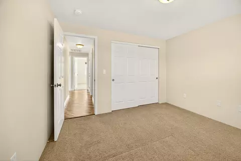 Bedroom - 826 Crystal Dr, Eagle Point, OR 97524 photo 5 of 7