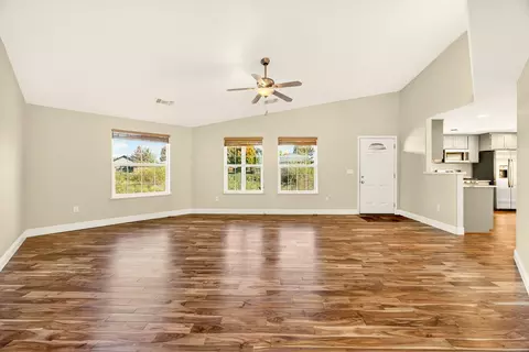 Living - 826 Crystal Dr, Eagle Point, OR 97524 photo 1 of 4