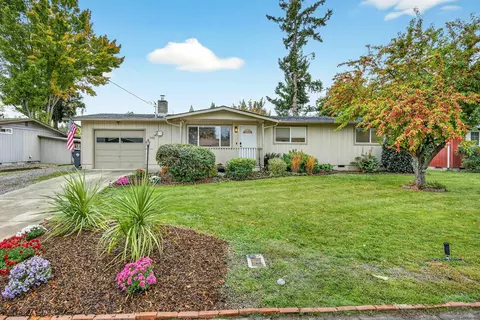 745 Herman Ave, Medford, OR 97501