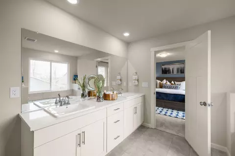 Bath - 63225 NE Carly Ln, Bend, OR 97701 photo 2 of 5