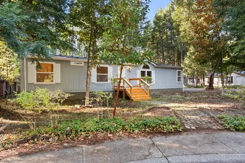 479 Addison Ln, Cave Junction, OR 97523