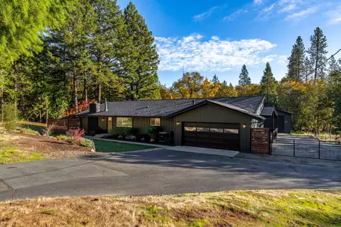 477 Roan Dr, Grants Pass, OR 97526