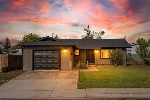 2549 Falcon St, White City, OR 97503