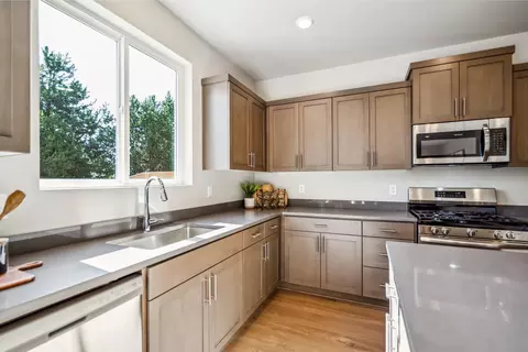 63190 NE Carly Ln, Bend, OR 97701 photo 5