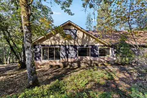 334 NW Scenic Dr, Grants Pass, OR 97526