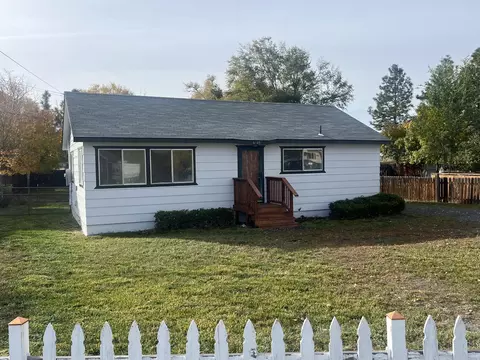 4440 Peck Dr, Klamath Falls, OR 97603