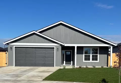 3731 Ford Dr, Medford, OR 97504