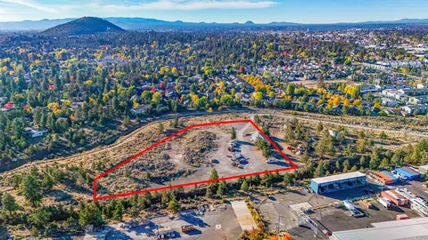 62830 Boyd Acres Rd, Bend, OR 97701 photo 2