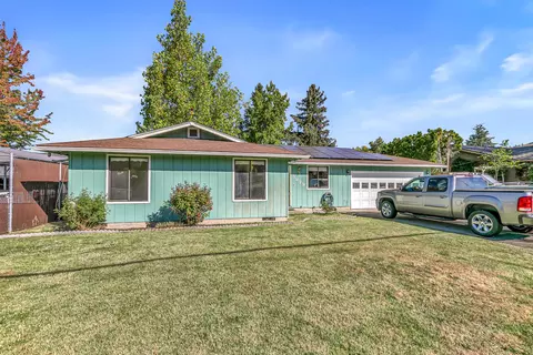 3279 Delta Waters Rd, Medford, OR 97504