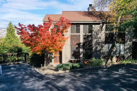 347 Ravenwood Pl, Ashland, OR 97520
