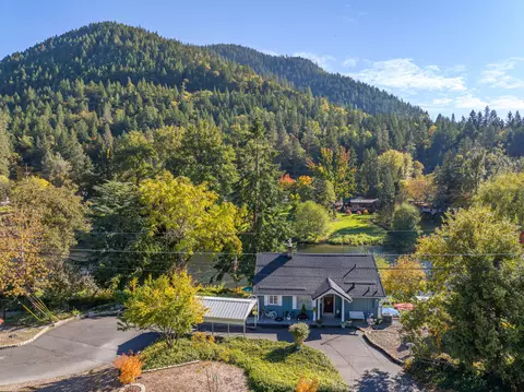 2215 SE Portola Dr, Grants Pass, OR 97526