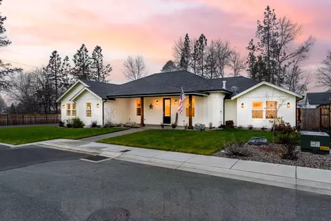 199 Black Oak Dr, Grants Pass, OR 97527