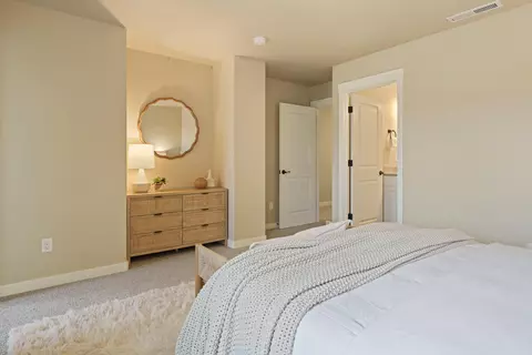 Bedroom - 20751 NE Boulderfield Ave, Bend, OR 97701 photo 2 of 5