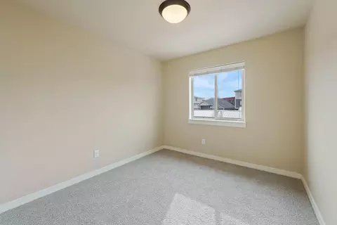 Bedroom - 20751 NE Boulderfield Ave, Bend, OR 97701 photo 4 of 5