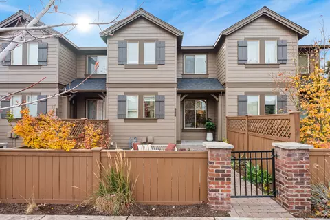 20751 NE Boulderfield Ave, Bend, OR 97701
