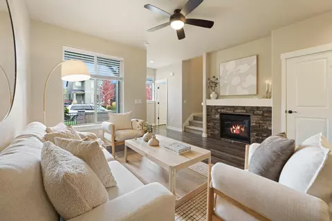 Living - 20751 NE Boulderfield Ave, Bend, OR 97701 photo 2 of 3