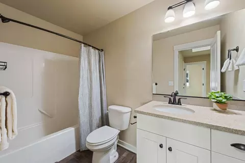 Bath - 20751 NE Boulderfield Ave, Bend, OR 97701 photo 2 of 2