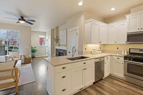 Kitchen - 20751 NE Boulderfield Ave, Bend, OR 97701 photo 4 of 4