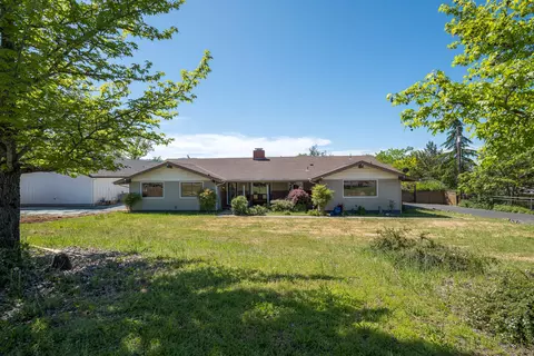 183 NE Scenic Dr, Grants Pass, OR 97526