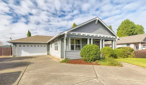 930 Schaefers Ln, Grants Pass, OR 97526